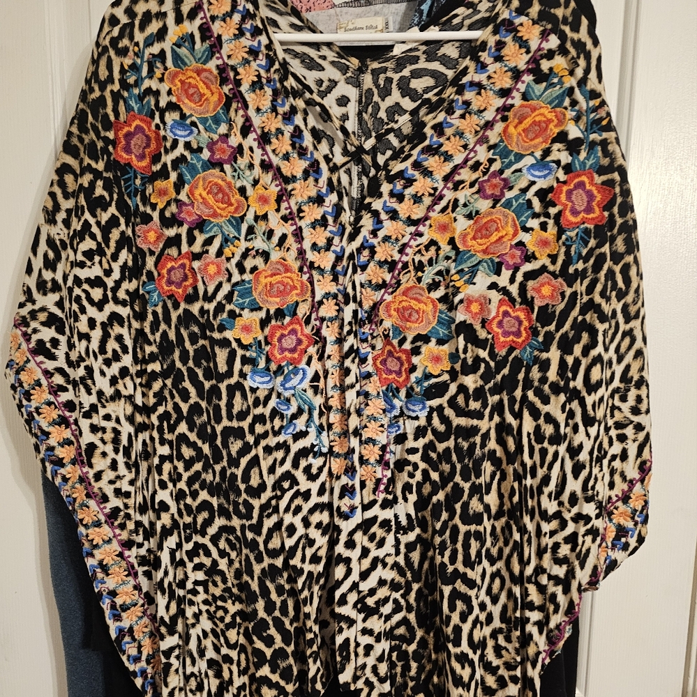 ODDY Leopard Print Shawl with Floral Accents